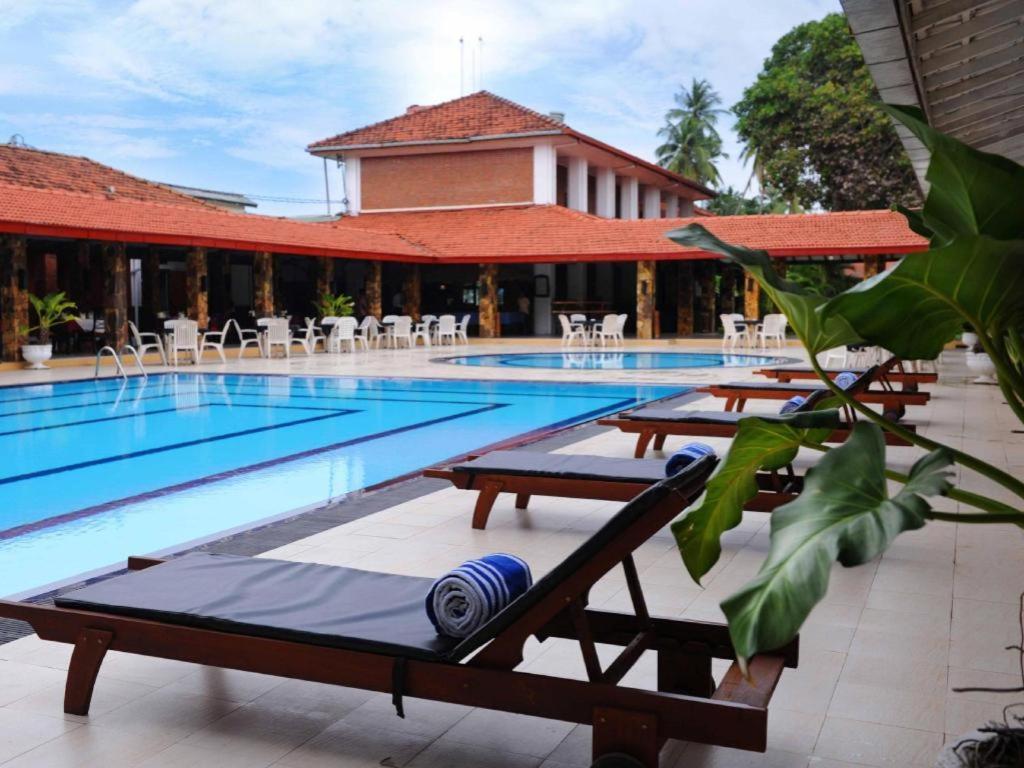 Full Moon Garden Hotel Negombo Exterior photo